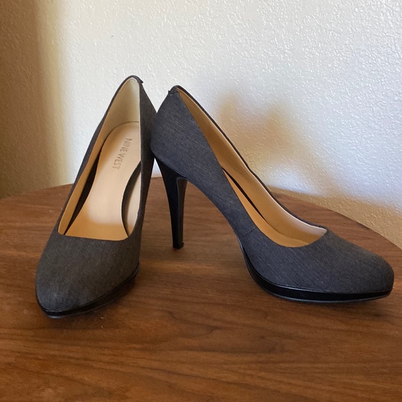 Nine West Shoes - 🆕 Nine West heels with dark gray fabric.